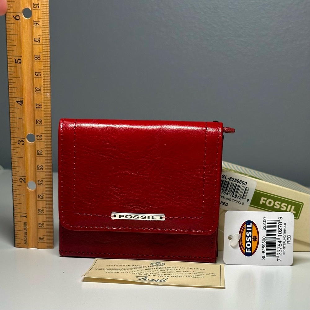 Fossil Red  Leather Wallet New in Box - Picture 9 of 11